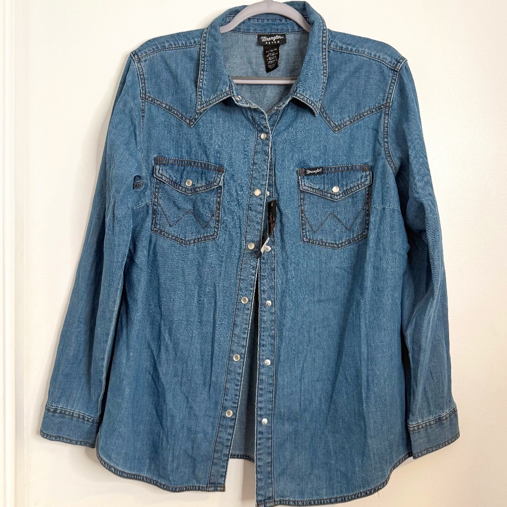 🤠  NWT - Wrangler Women’s Retro Western Snap Denim Shirt